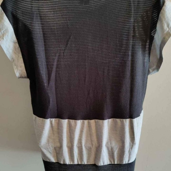 C9 by Champion Active Tee, Size M, Heathered Gray w/Black Mesh, Longer in Back - Picture 4 of 7